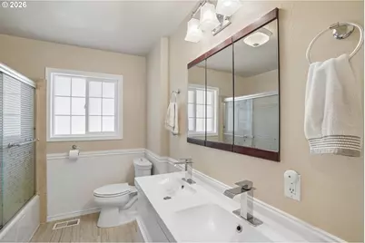 1913 SE Pine St, Hillsboro, OR 97123 - Photo 20