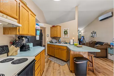 440 W Agee St, Roseburg, OR 97471 - Photo 18