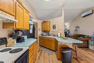 440 W Agee St, Roseburg, OR 97471 - Photo 18