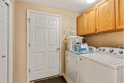 440 W Agee St, Roseburg, OR 97471 - Photo 34