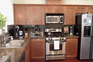 2127 NE Cadbury Ave, Hillsboro, OR 97006 - Photo 2