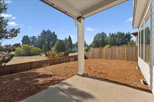 922 Rosebud Ct, Forest Grove, OR 97116 - Photo 2