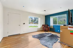 381 NE Wisconsin St, White Salmon, WA 98672 - Photo 12