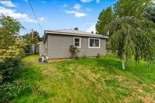 381 NE Wisconsin St, White Salmon, WA 98672 - Photo 8