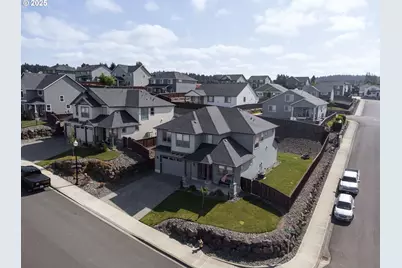 703 E Tanoak Ave, La Center, WA 98629 - Photo 2