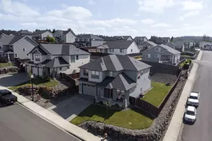 703 E Tanoak Ave, La Center, WA 98629 - Photo 2