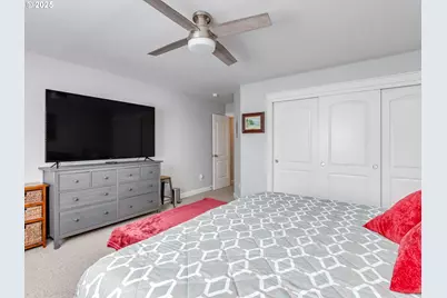 703 E Tanoak Ave, La Center, WA 98629 - Photo 32