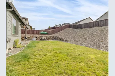 703 E Tanoak Ave, La Center, WA 98629 - Photo 38