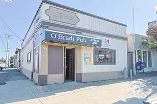 702 Newmark Ave, Coos Bay, OR 97420 - Photo 1