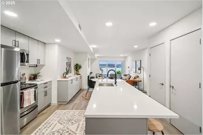 87 N Hayden Bay Dr, Portland, OR 97217 - Photo 2