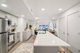 87 N Hayden Bay Dr, Portland, OR 97217 - Photo 2