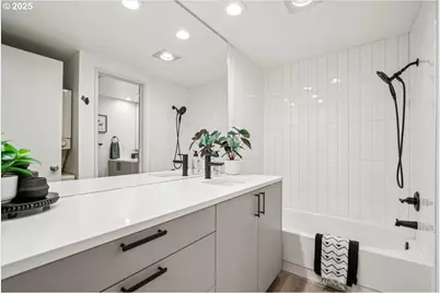 87 N Hayden Bay Dr, Portland, OR 97217 - Photo 14