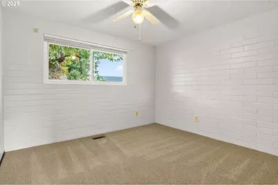 379 SE 34th Ct, Hillsboro, OR 97123 - Photo 26