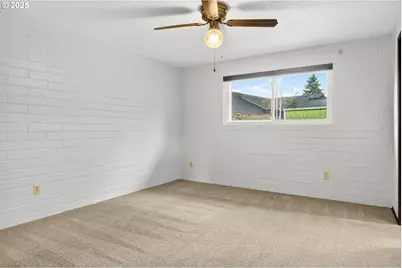 379 SE 34th Ct, Hillsboro, OR 97123 - Photo 24