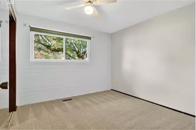 379 SE 34th Ct, Hillsboro, OR 97123 - Photo 28