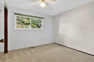 379 SE 34th Ct, Hillsboro, OR 97123 - Photo 28