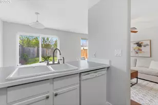 8945 N Calvert Ave, Portland, OR 97217 - Photo 12