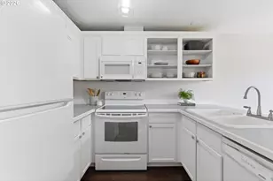 8945 N Calvert Ave, Portland, OR 97217 - Photo 10