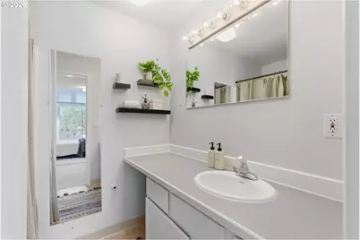 8945 N Calvert Ave, Portland, OR 97217 - Photo 20