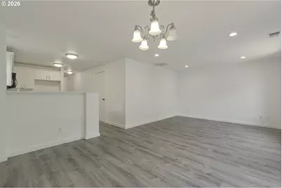 585 SW 207th Ave, Beaverton, OR 97006 - Photo 8