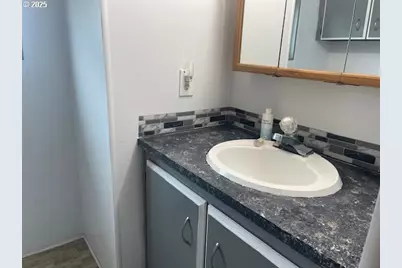 98620 Camellia Dr, Brookings, OR 97415 - Photo 16