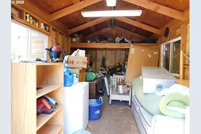 231 NE Darrell Ave, Winston, OR 97496 - Photo 6