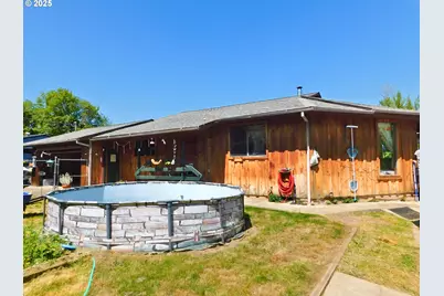 231 NE Darrell Ave, Winston, OR 97496 - Photo 4