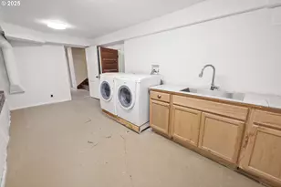 1215 15th St, Astoria, OR 97103 - Photo 40