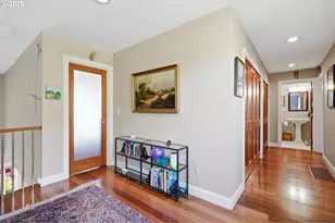 292 N Lotus Isle Dr, Portland, OR 97217 - Photo 32