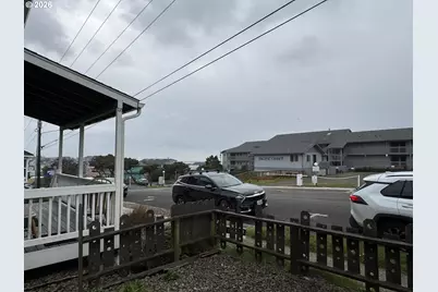714 NW Coast St, Newport, OR 97365 - Photo 2