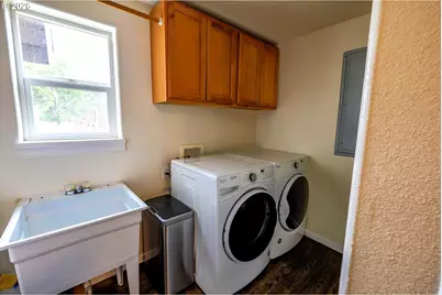 1145 S 6th St, Harrisburg, OR 97446 - Photo 10