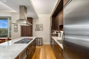 1001 NW Lovejoy St, Portland, OR 97209 - Photo 8