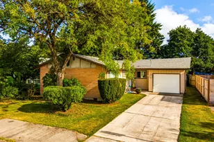 800 NE 15th St, McMinnville, OR 97128 - Photo 1