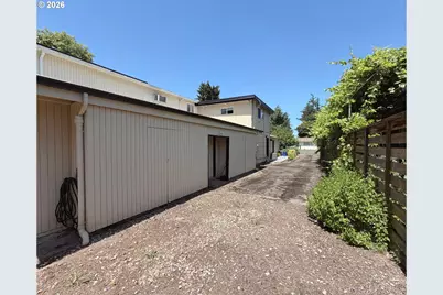 11016 NE Fargo St, Portland, OR 97220 - Photo 42