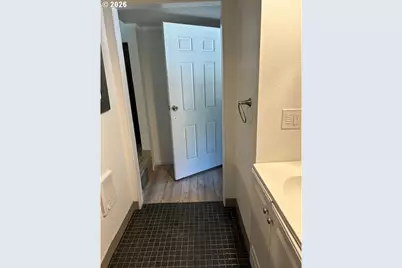 11016 NE Fargo St, Portland, OR 97220 - Photo 14