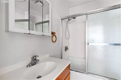 370 S 6th St, Harrisburg, OR 97446 - Photo 10