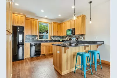 423 Chinook Ave, Astoria, OR 97103 - Photo 8