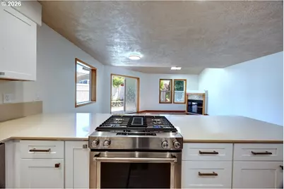 303 Avenue C, Seaside, OR 97138 - Photo 8