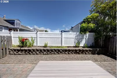 303 Avenue C, Seaside, OR 97138 - Photo 12