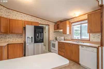 190 Olivia Ln, Roseburg, OR 97470 - Photo 4