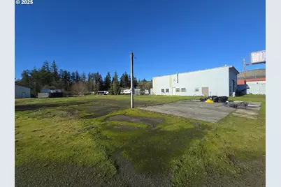 711 N Columbia River Hwy, Saint Helens, OR 97051 - Photo 8