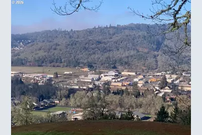 2 NE Pearce Rd #2, Roseburg, OR 97470 - Photo 6