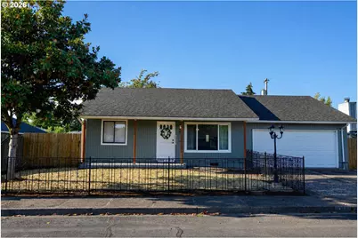 492 W Olympic St, Springfield, OR 97477 - Photo 2