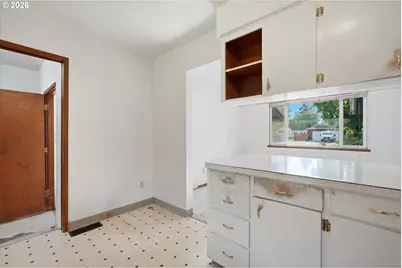 1422 SW Hensley Rd, Troutdale, OR 97060 - Photo 8