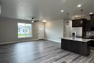 157 Elkton St, Sutherlin, OR 97479 - Photo 4