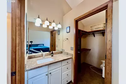 311 N Hayden Bay Dr, Portland, OR 97217 - Photo 38