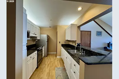 311 N Hayden Bay Dr, Portland, OR 97217 - Photo 12