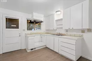 12030 NE Holladay St, Portland, OR 97220 - Photo 6