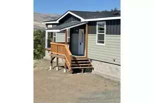 2743 E 9th St, The Dalles, OR 97058 - Photo 2