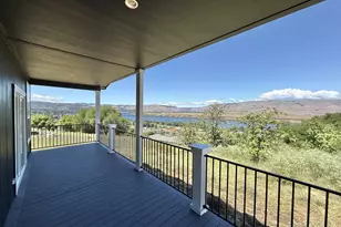 2743 E 9th St, The Dalles, OR 97058 - Photo 2